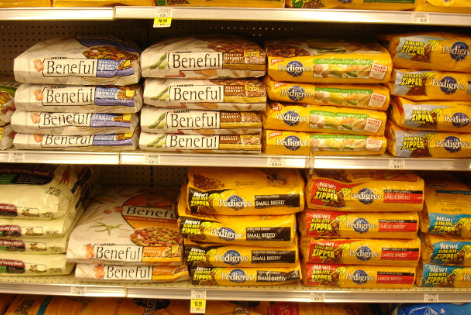 display-of-dog-foods-in-a-grocery-2