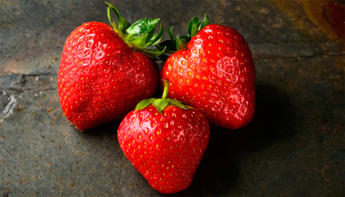3 pcs Strawberries