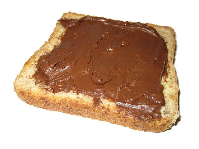 toast bread with nutella spread